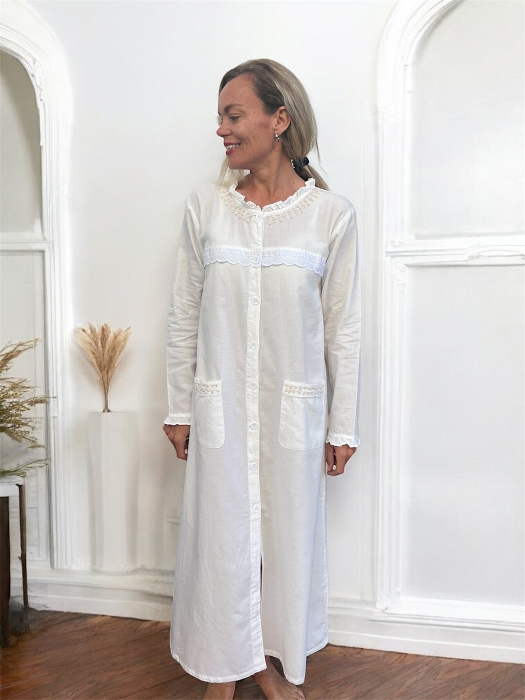 Jasmine Wincey Brushed Cotton White Brunchcoat/Gown