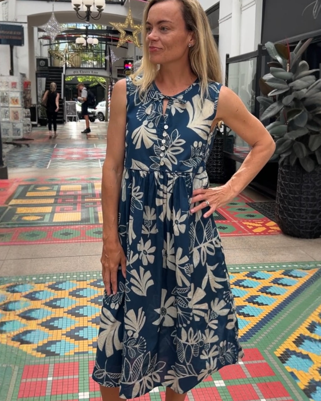 Delilah pure cotton sleeveless knee length dress in Blue flower