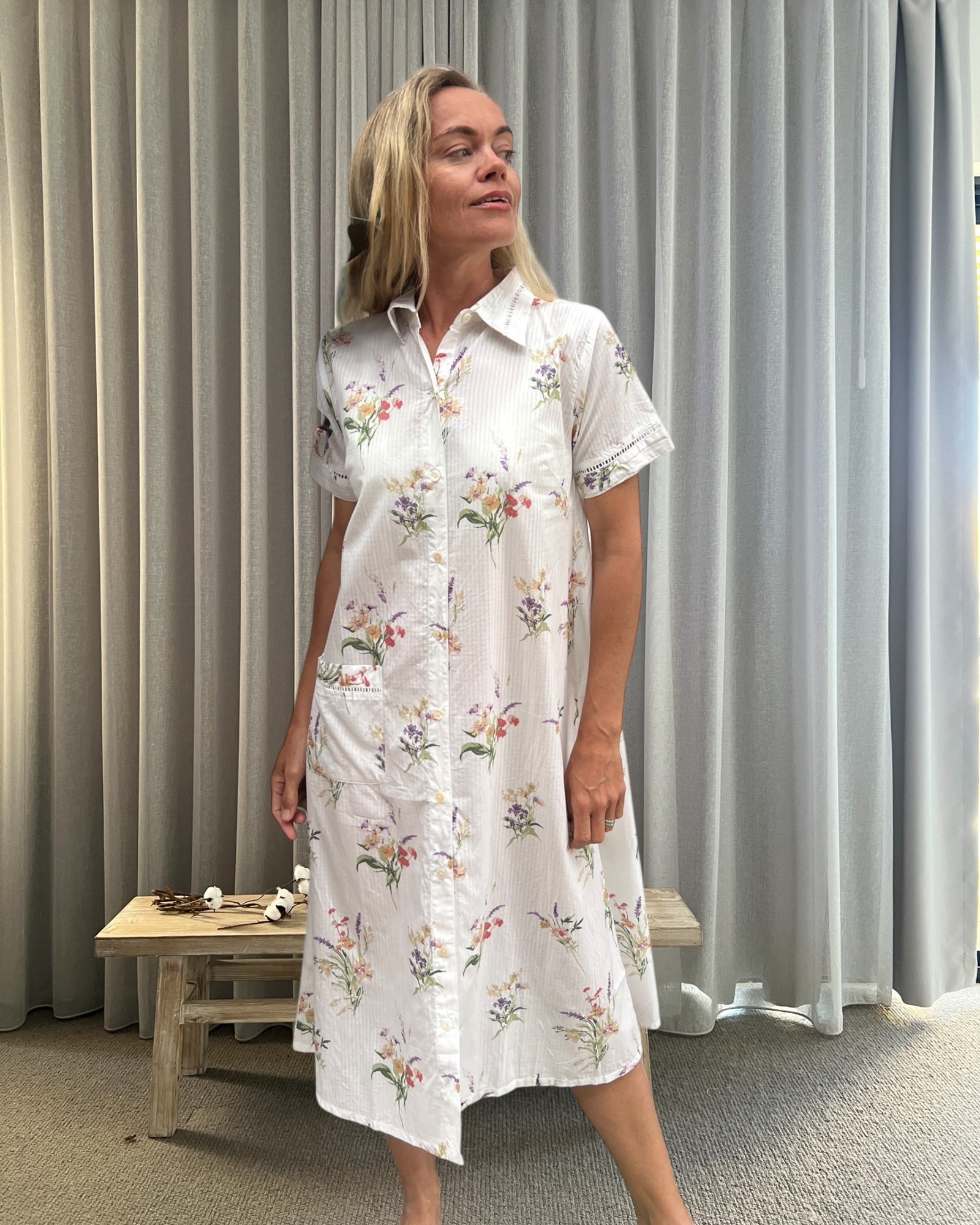 Leslie short sleeved Housecoat in native bunch